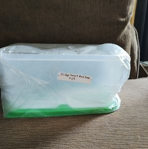 New Tupperware.  Fridge Smart Medium Deep Container.
